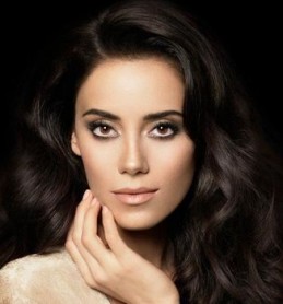 Cansu Dere