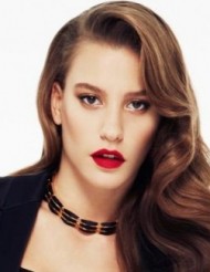 Serenay Sarıkaya 