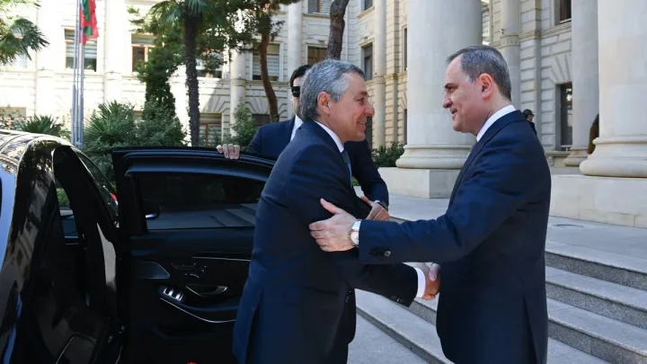 Ceyhun Bayramov İqnazio Kassisi qarşıladı