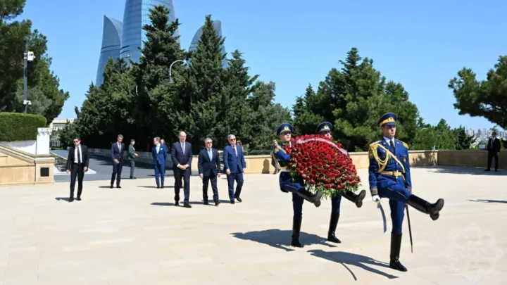 İqnasio Kassis Şəhidlər xiyabanını ziyarət etdi -