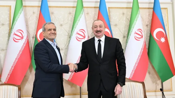 İlham Əliyev Pezeşkiana təşəkkür etdi